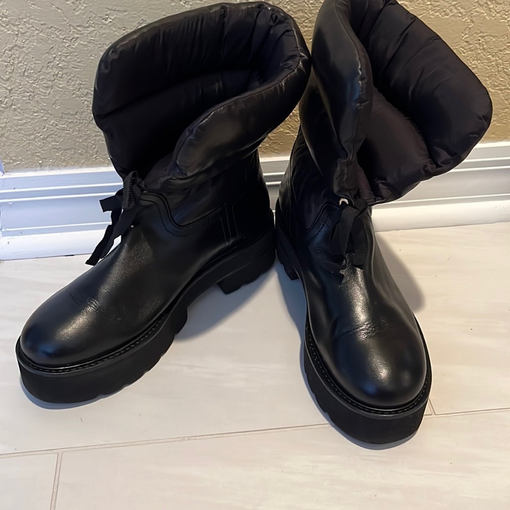 *Worn once* Stuart Weitzman Tyler Ultralift Leather Boots